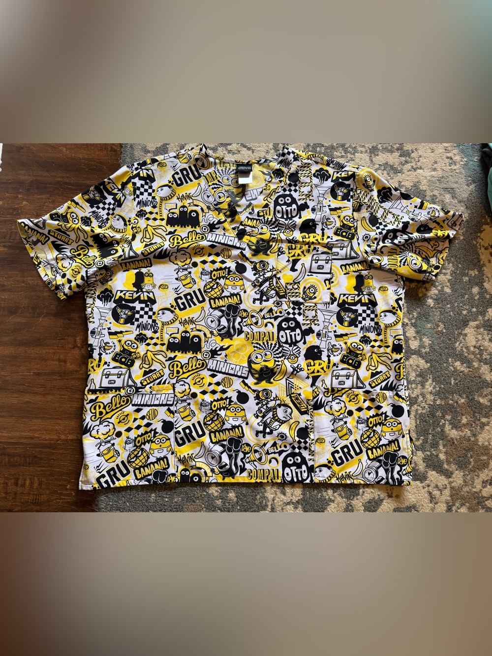 Men’s Minion Scrub Top Size XXL